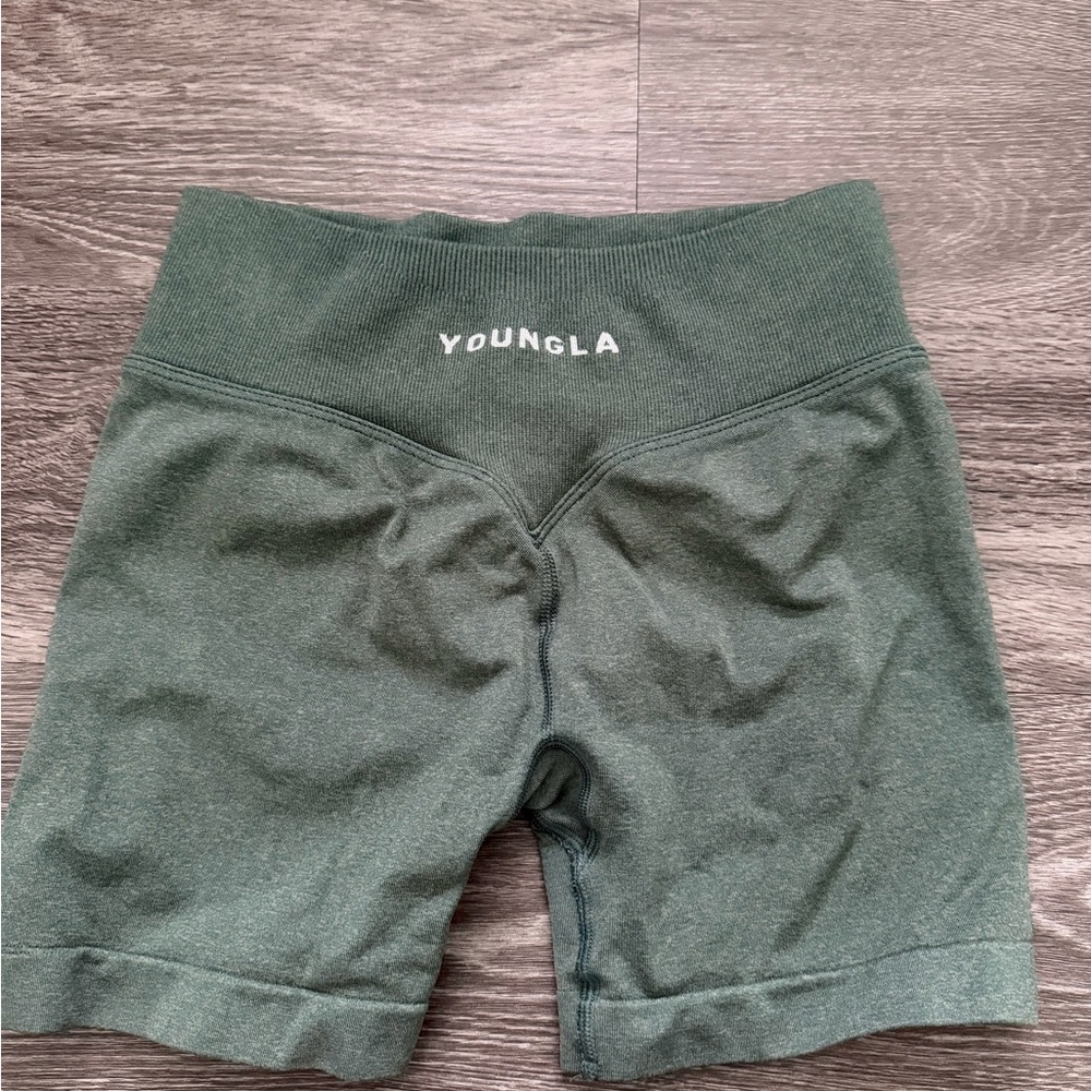YoungLA Workout Set - Picture 5 of 7